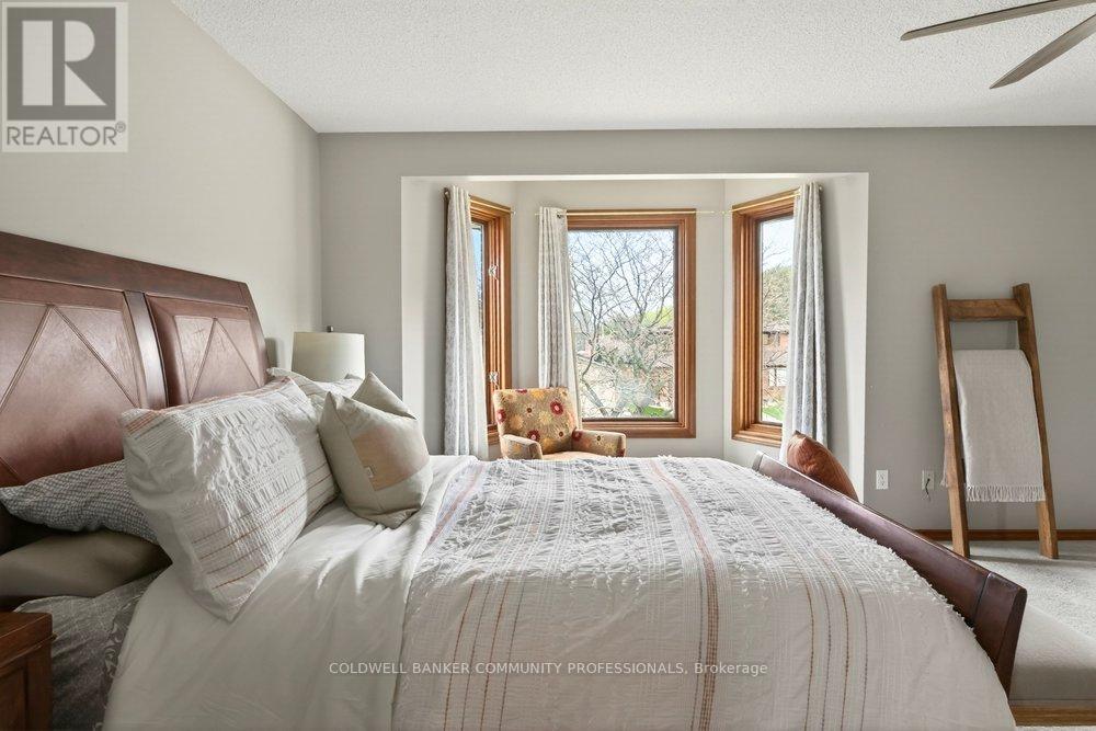 8 WYVIS COURT — photo 32