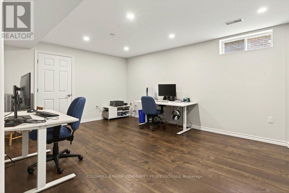 8 WYVIS COURT — photo 36