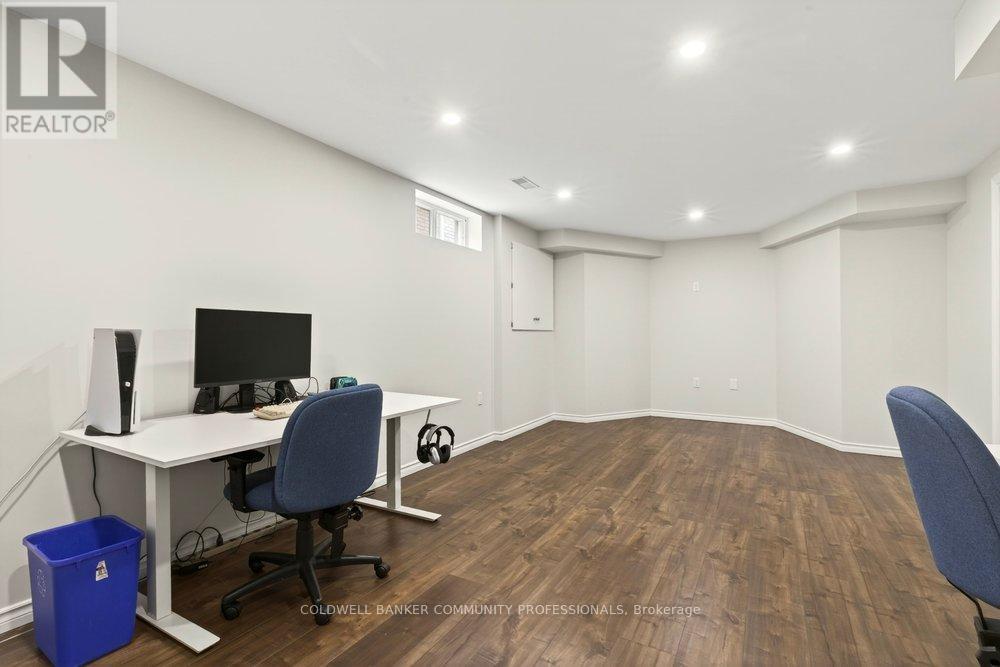 8 WYVIS COURT — photo 37