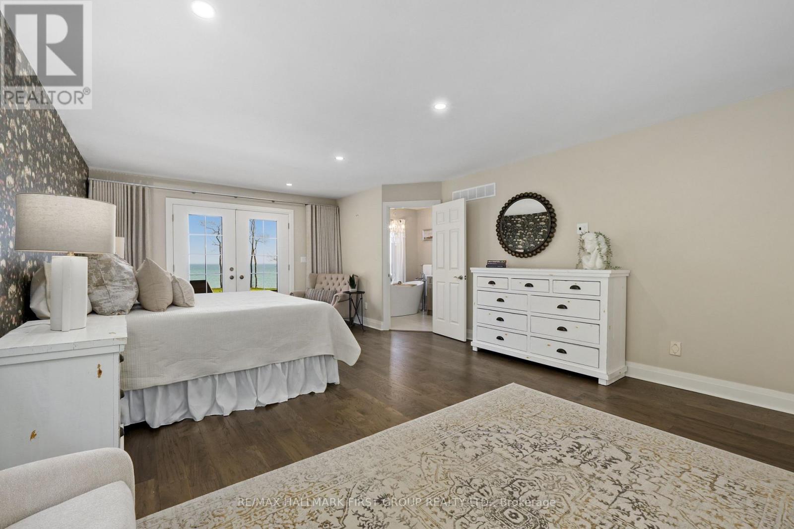 75 EAST HOUSE CRESCENT - 22