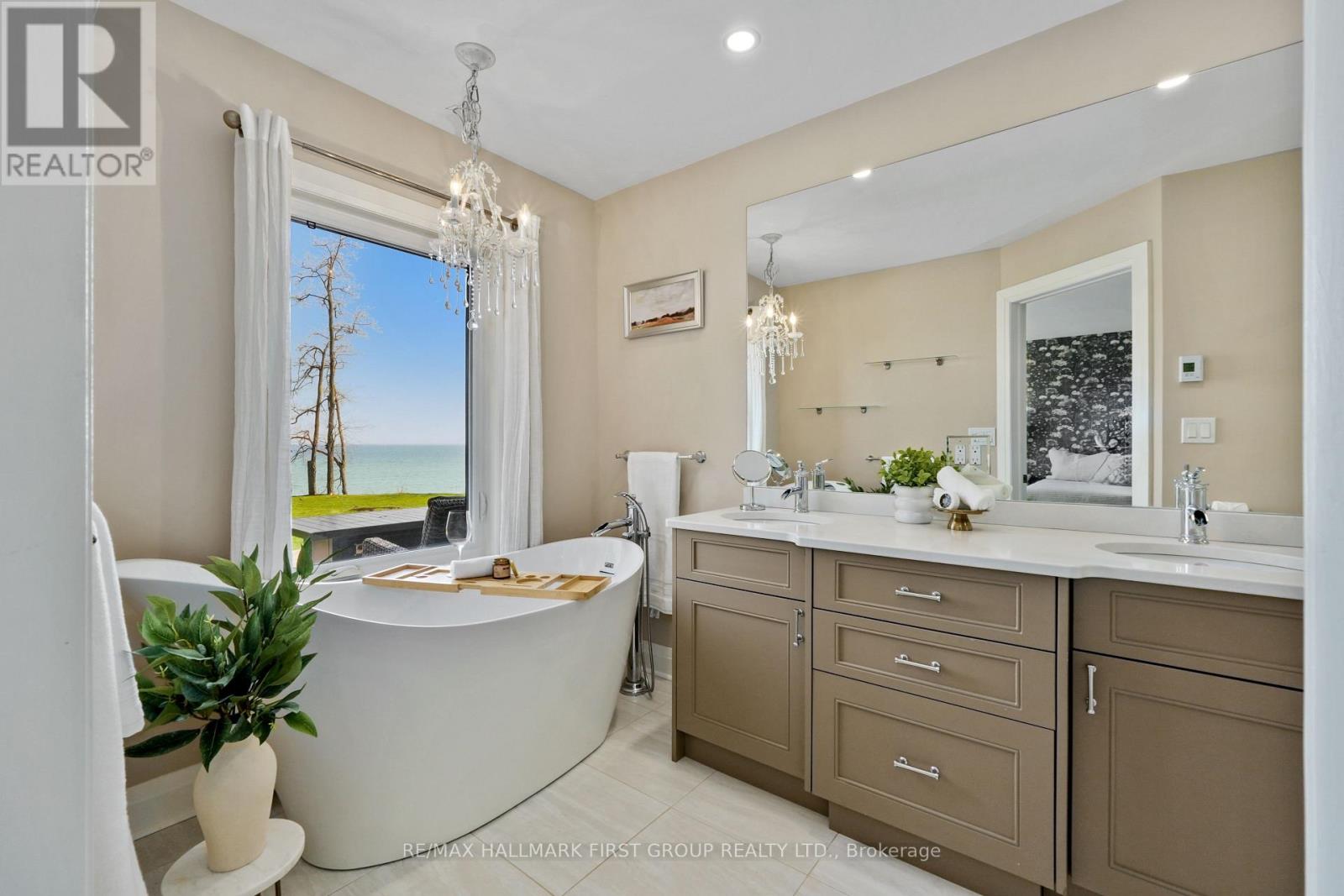 75 EAST HOUSE CRESCENT - 23