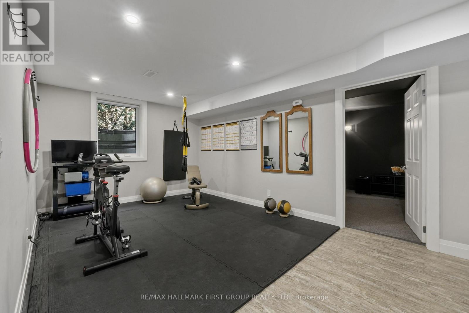 75 EAST HOUSE CRESCENT - 39