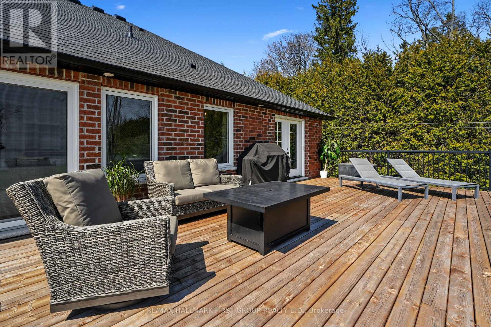 75 EAST HOUSE CRESCENT - 42