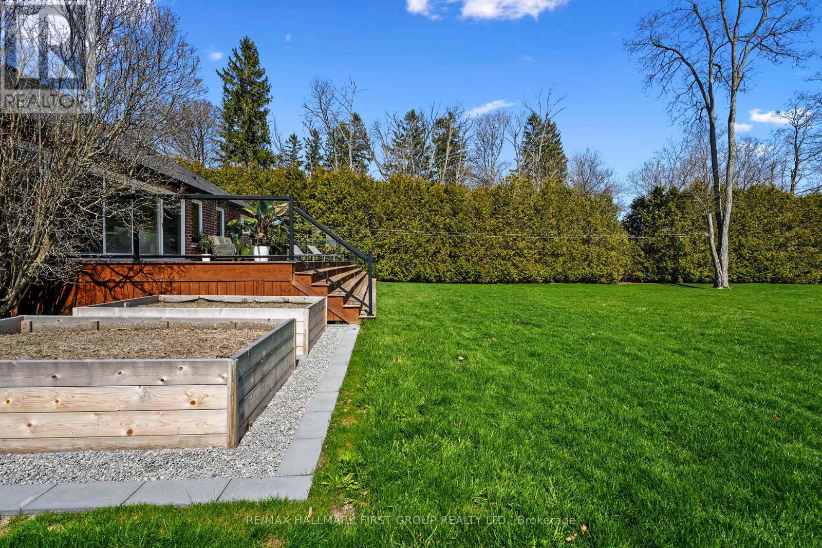75 EAST HOUSE CRESCENT - 44