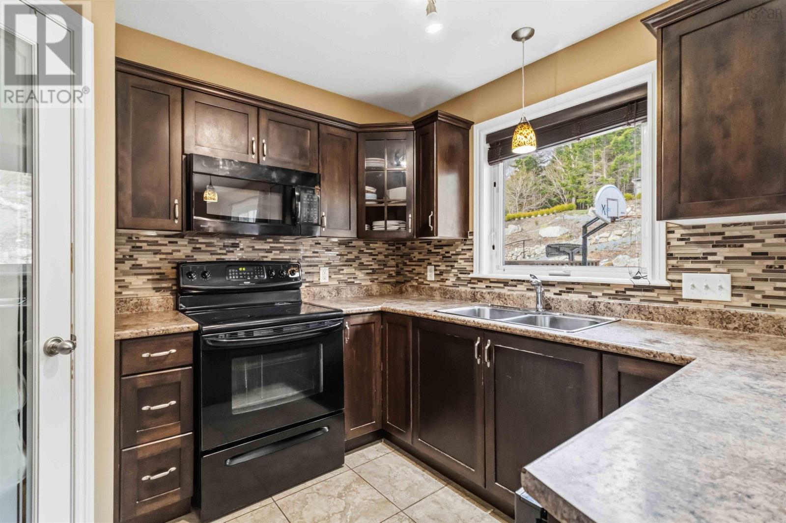 Property 21 of 50 of 33 Riverwood Drive