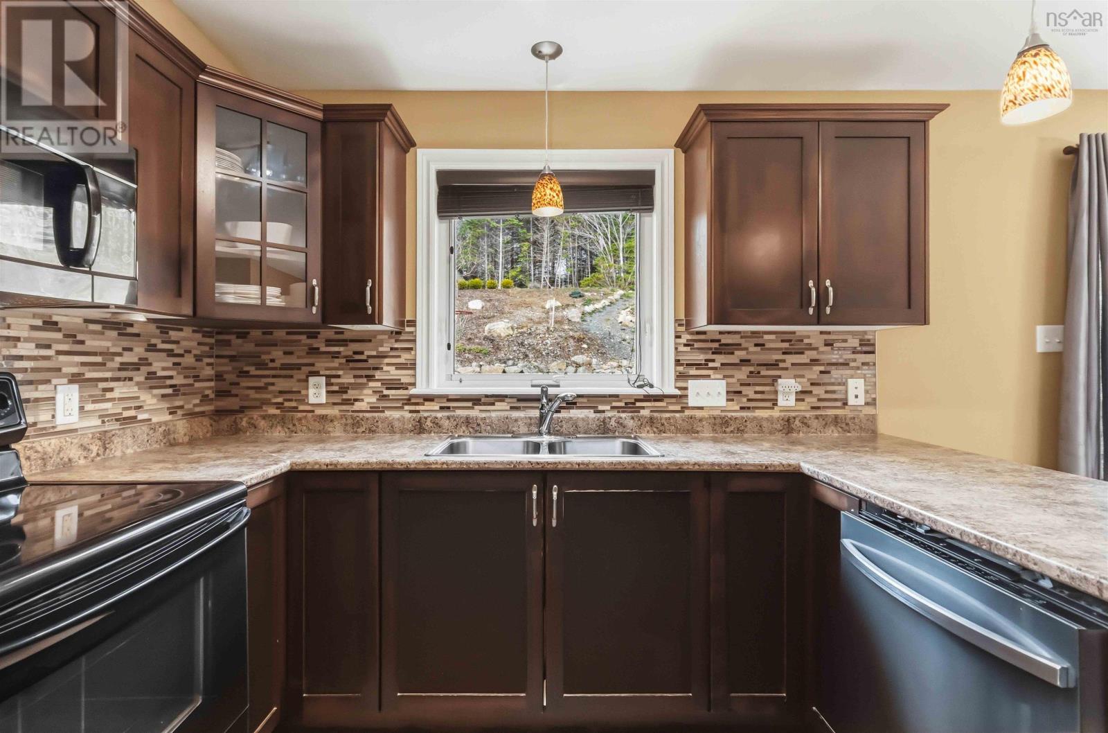 Property 22 of 50 of 33 Riverwood Drive