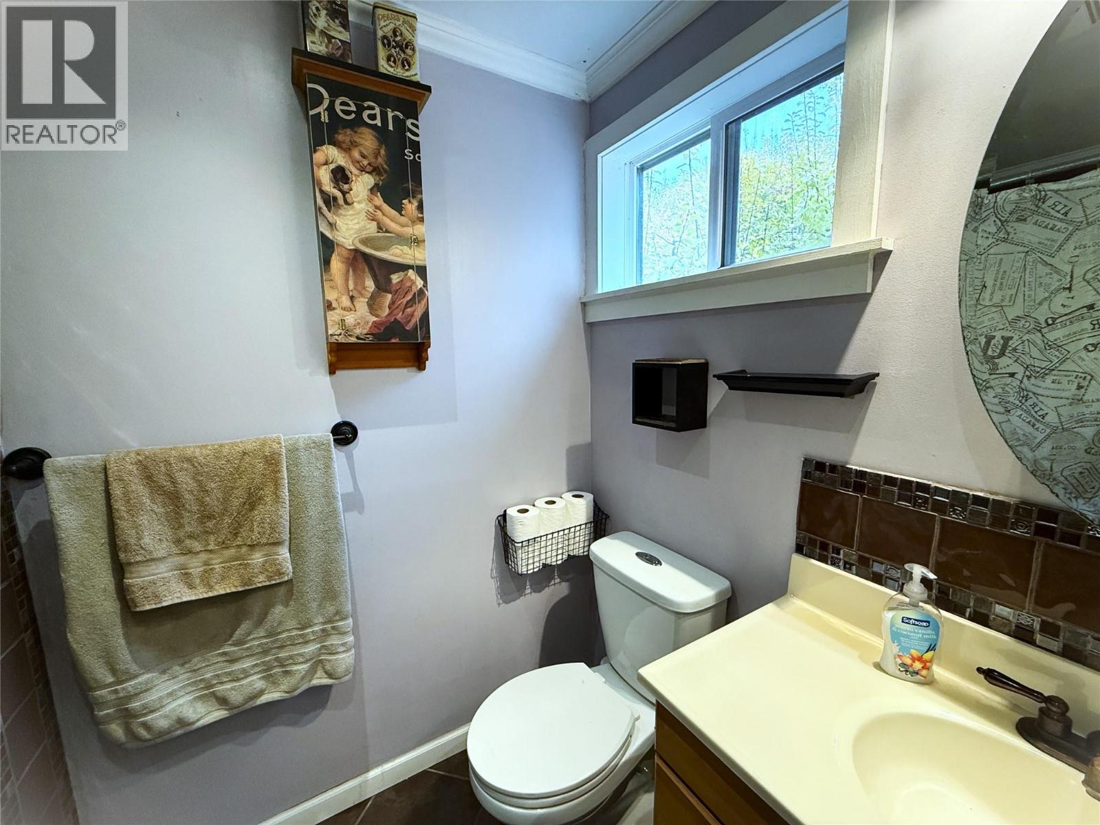 4 pc main bath.