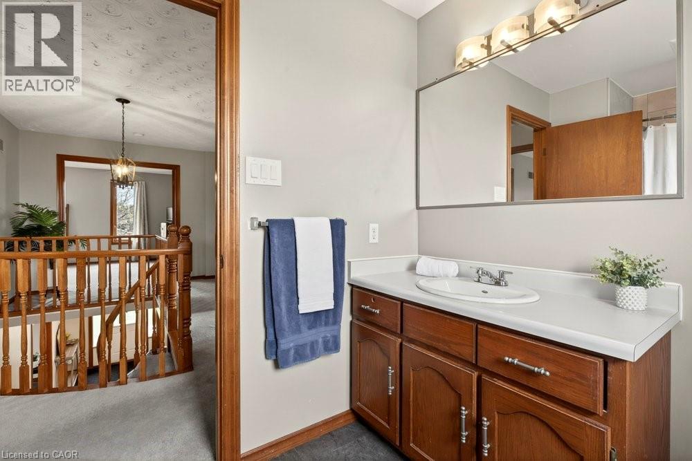 8 WYVIS Court, Stoney Creek, Ontario, L8G4W3 — Photo 26