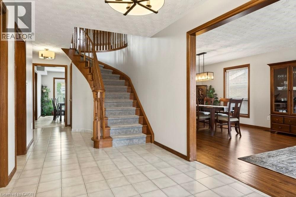 8 WYVIS Court, Stoney Creek, Ontario, L8G4W3 — Photo 6
