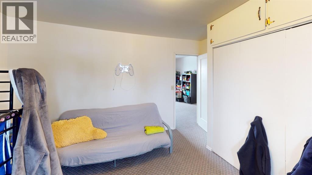 305 2 Avenue - 33