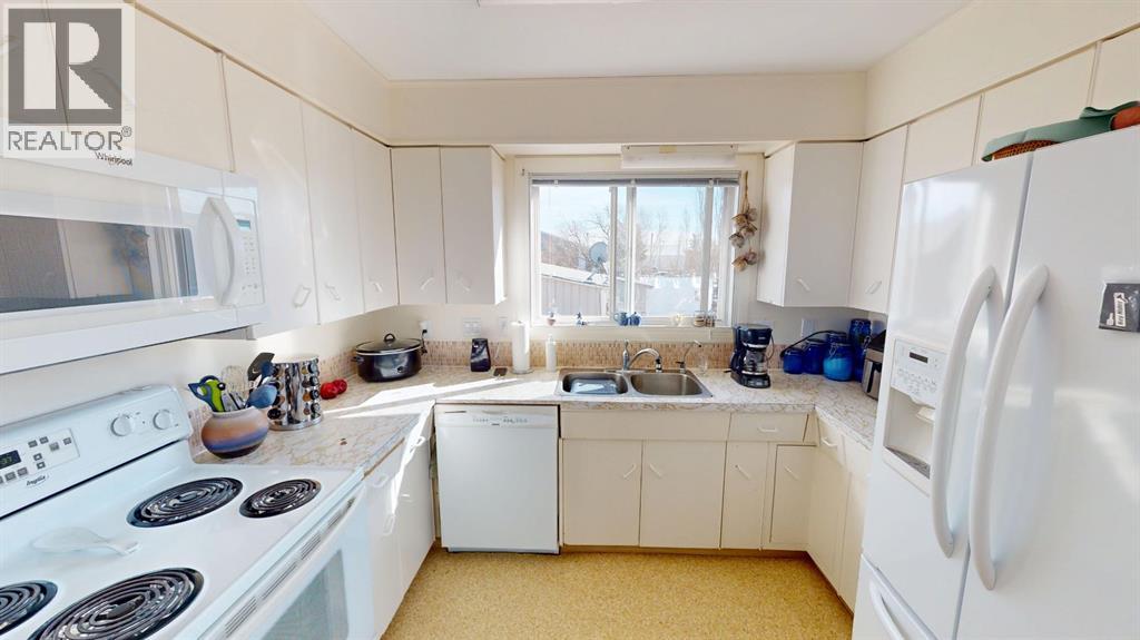305 2 Avenue - 5
