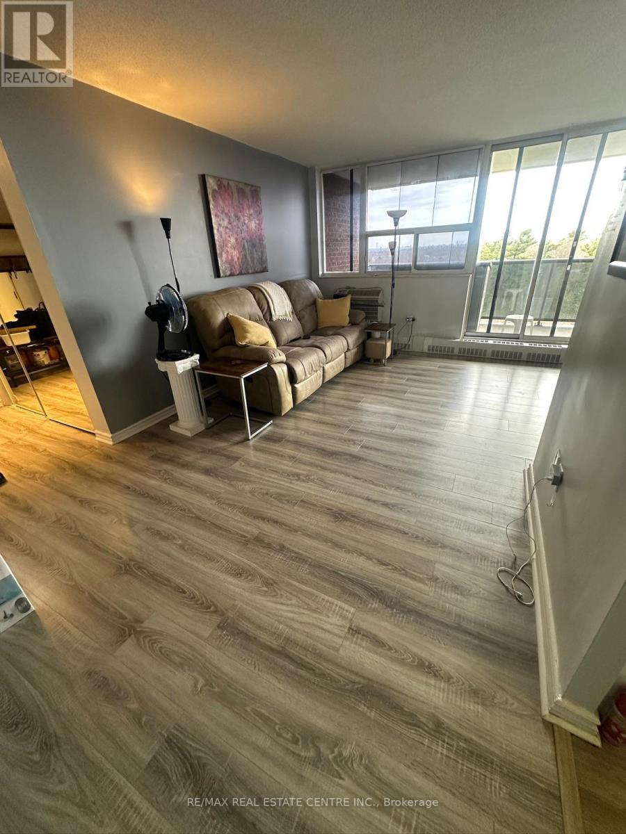 #902 3501 GLEN ERIN DRIVE - 16