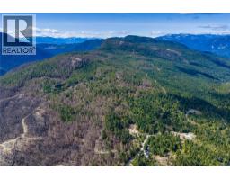 1915 Wallace Wood Way, Qualicum Beach, BC V9K2S3 Photo 11