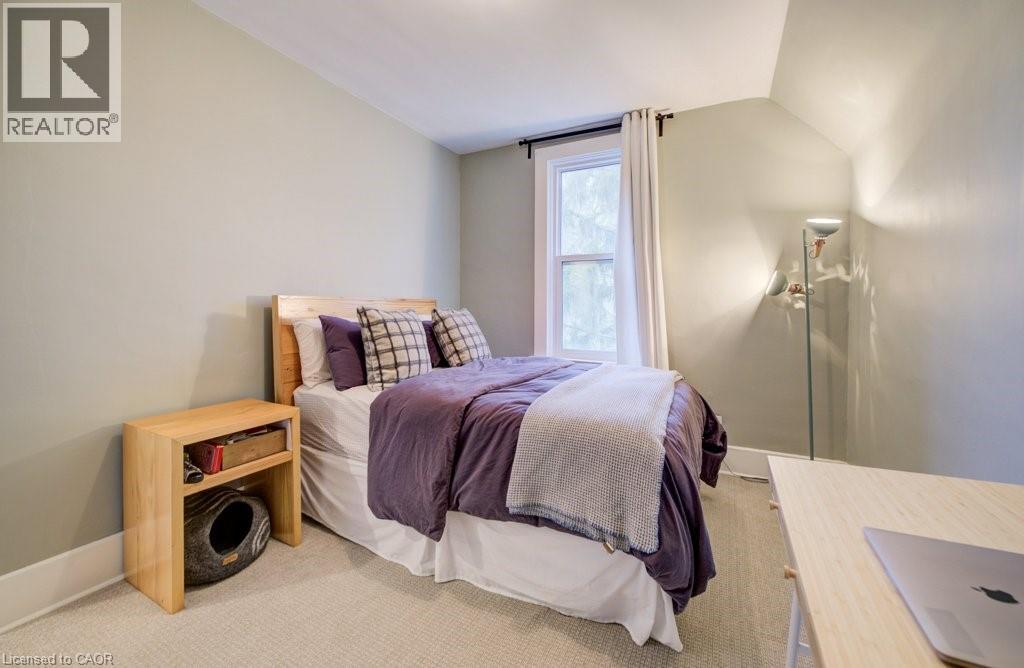 8 SPRING Street E - 28