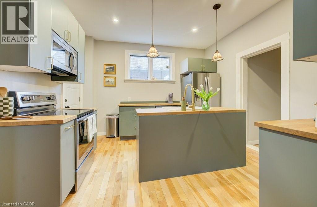 8 SPRING Street E - 16