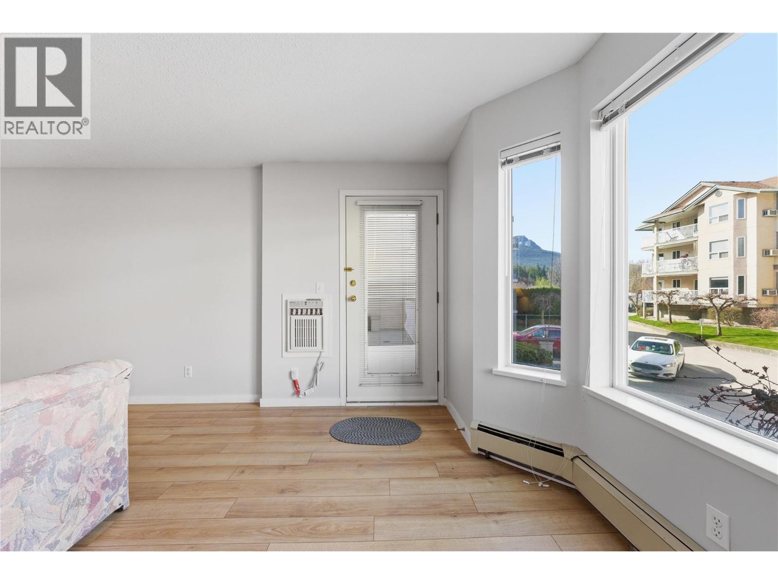 251 6 Street SE Unit# 104 — photo 9