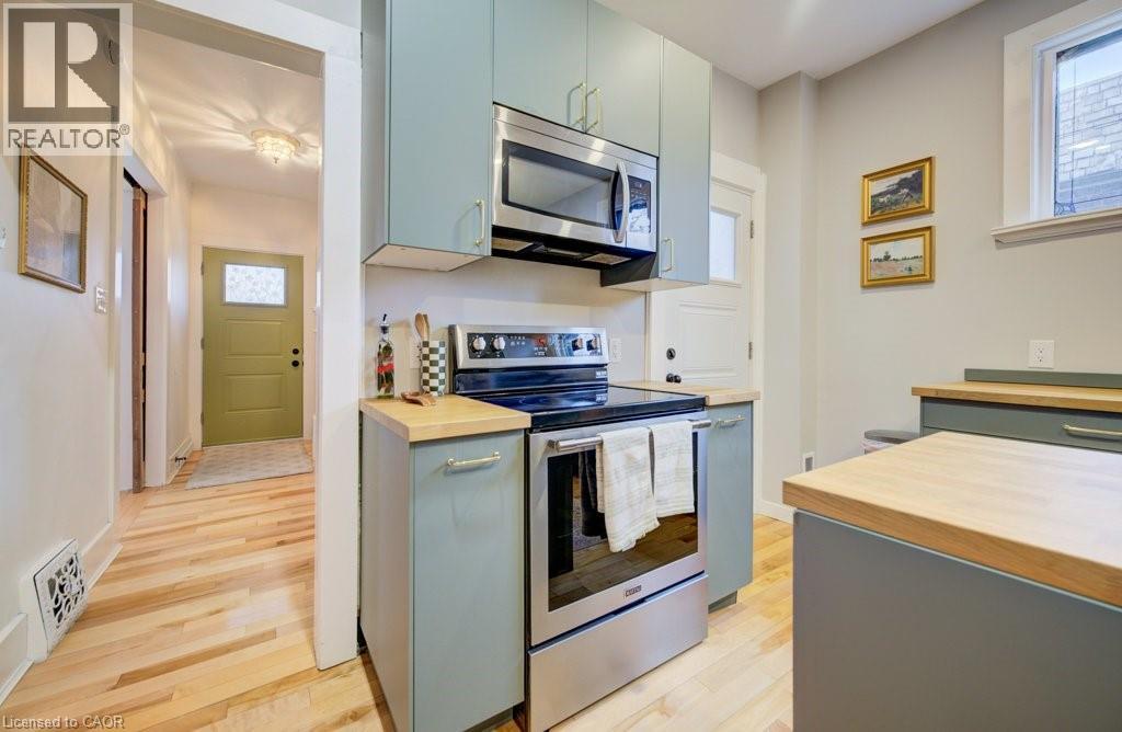 8 SPRING Street E - 23