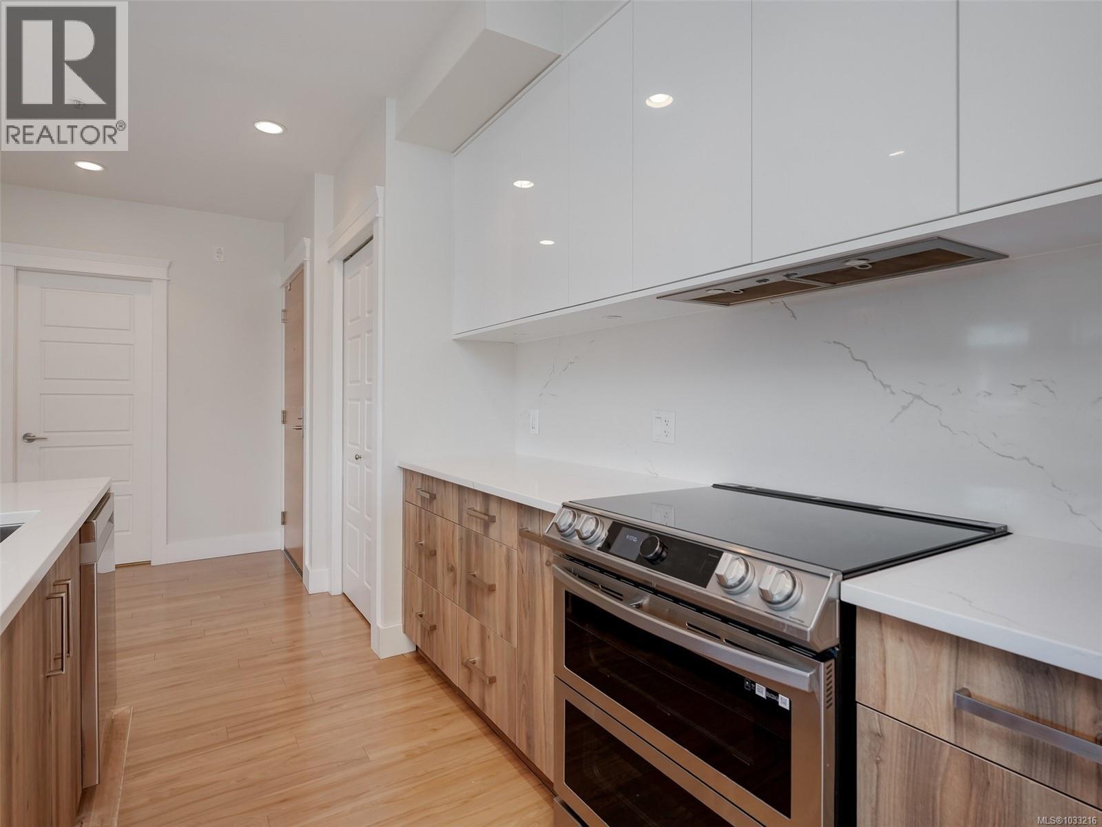 #403 7161 West Saanich Rd - 8