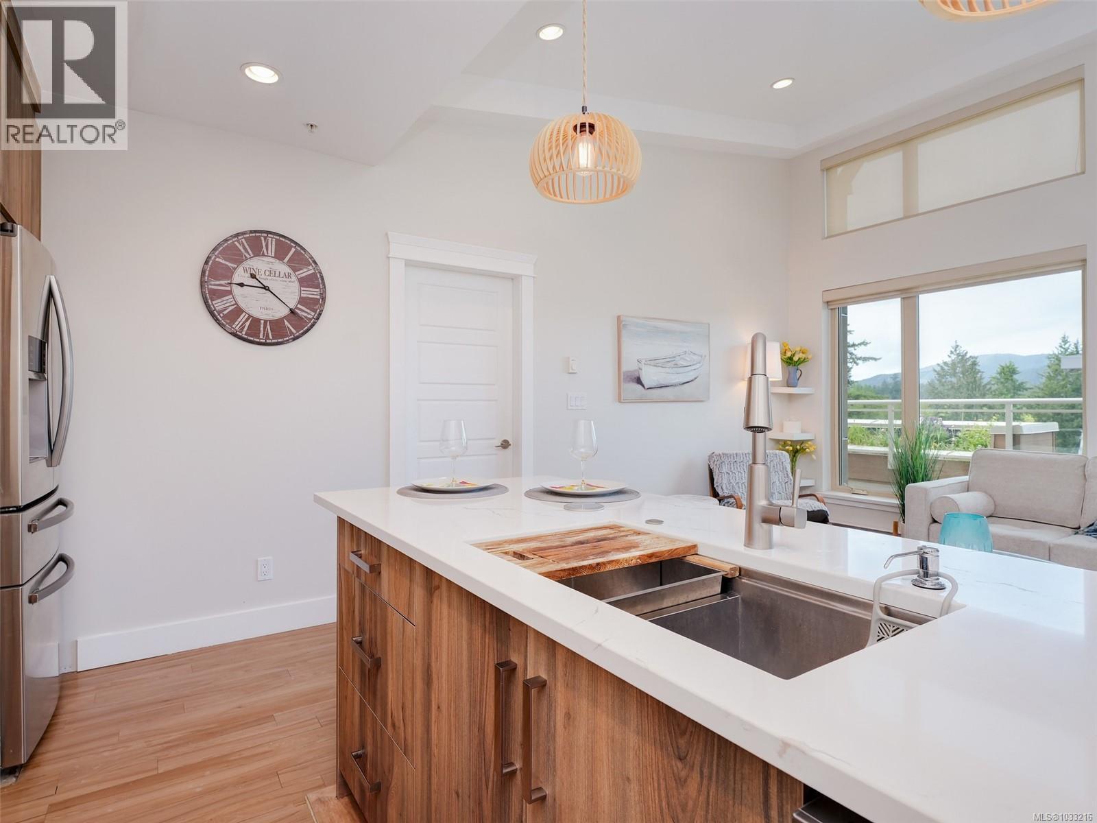 #403 7161 West Saanich Rd - 9