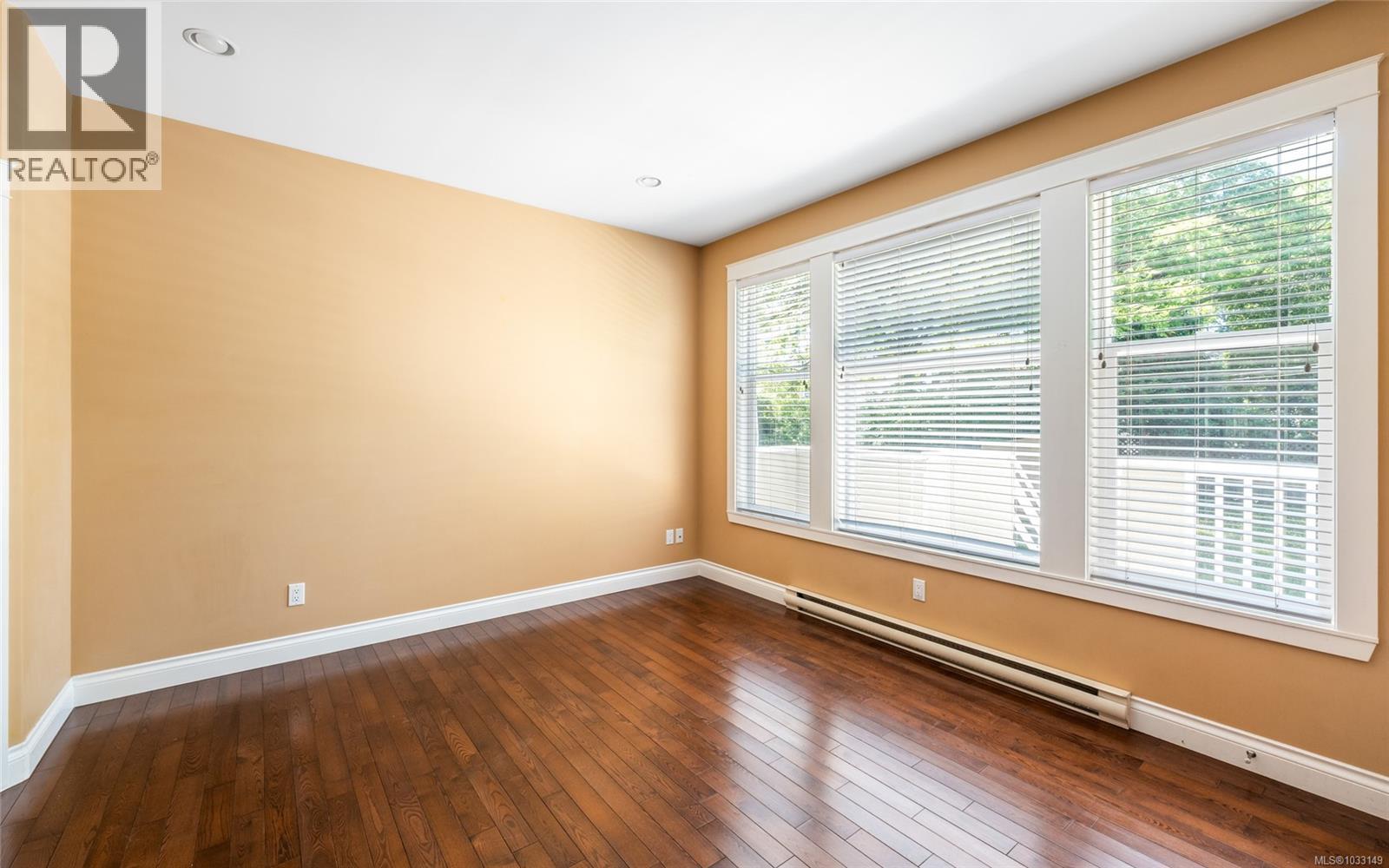 257 Michigan St - 14