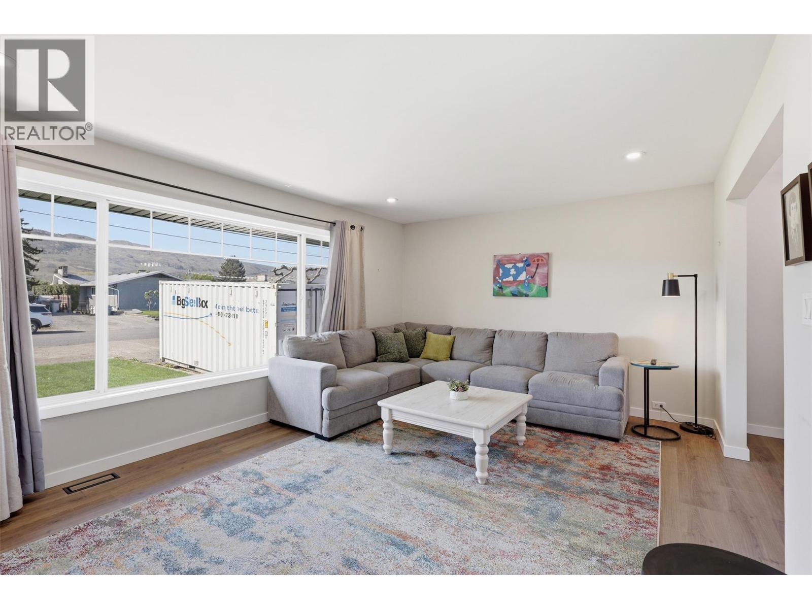 2484 YOUNG Avenue - 13