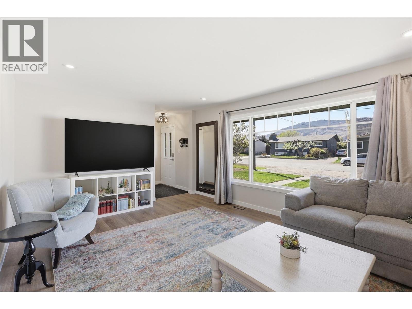 2484 YOUNG Avenue - 14