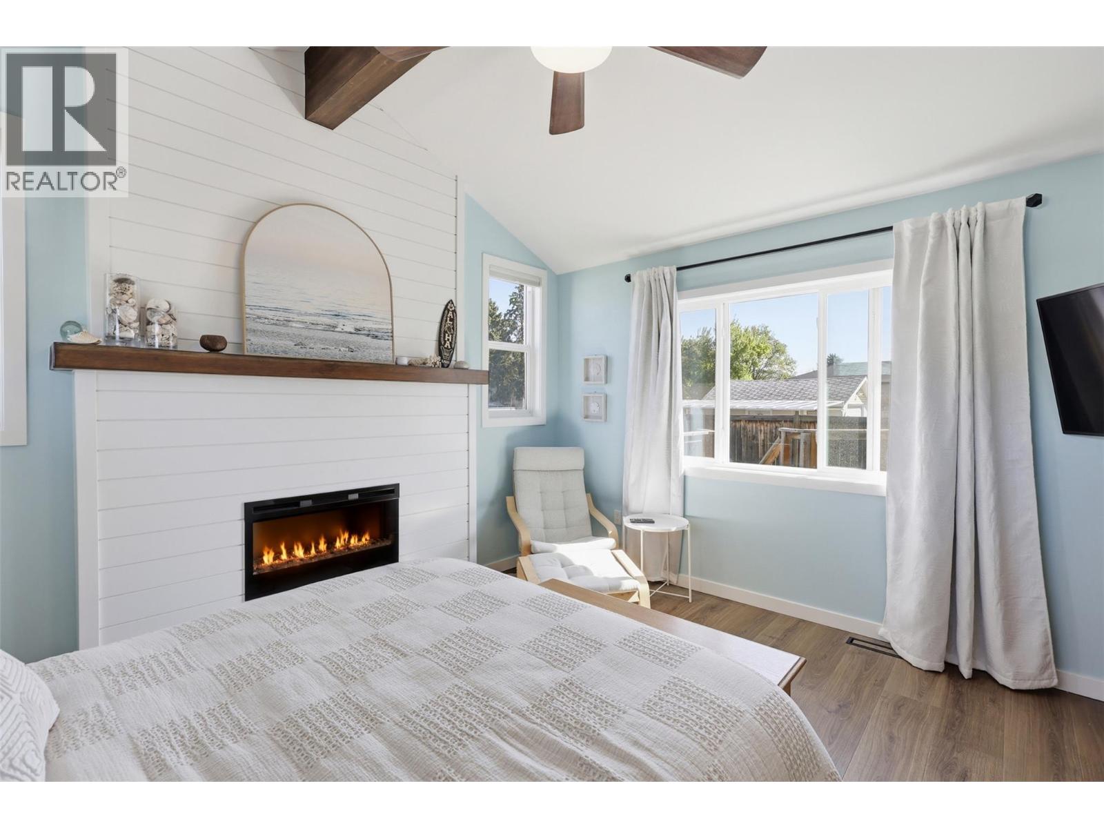 2484 YOUNG Avenue - 17