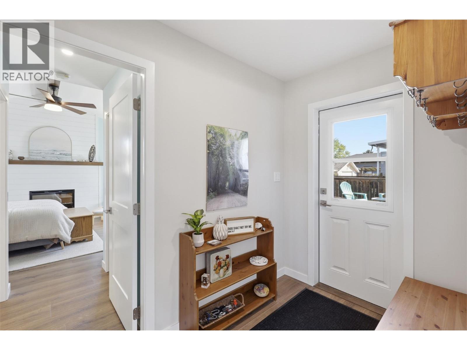 2484 YOUNG Avenue - 20