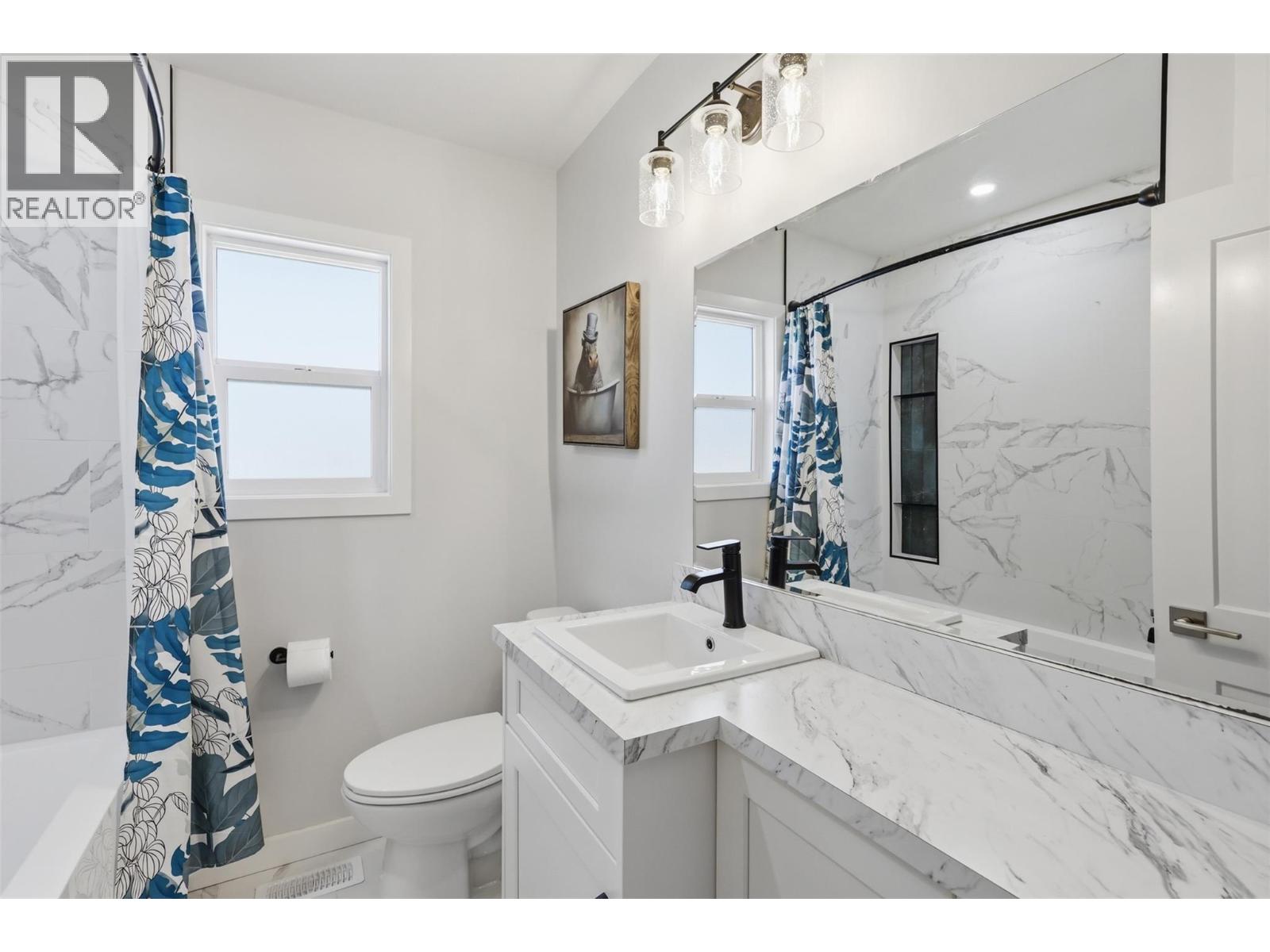 2484 YOUNG Avenue - 30