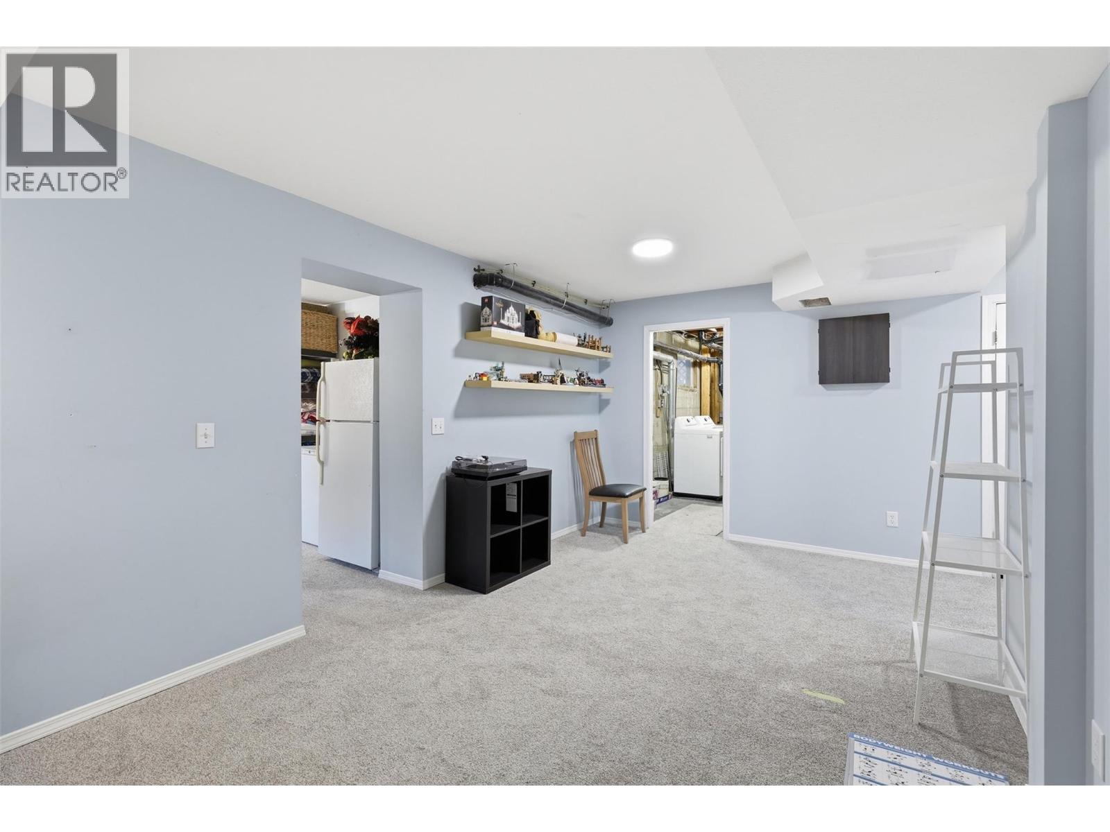 2484 YOUNG Avenue - 36