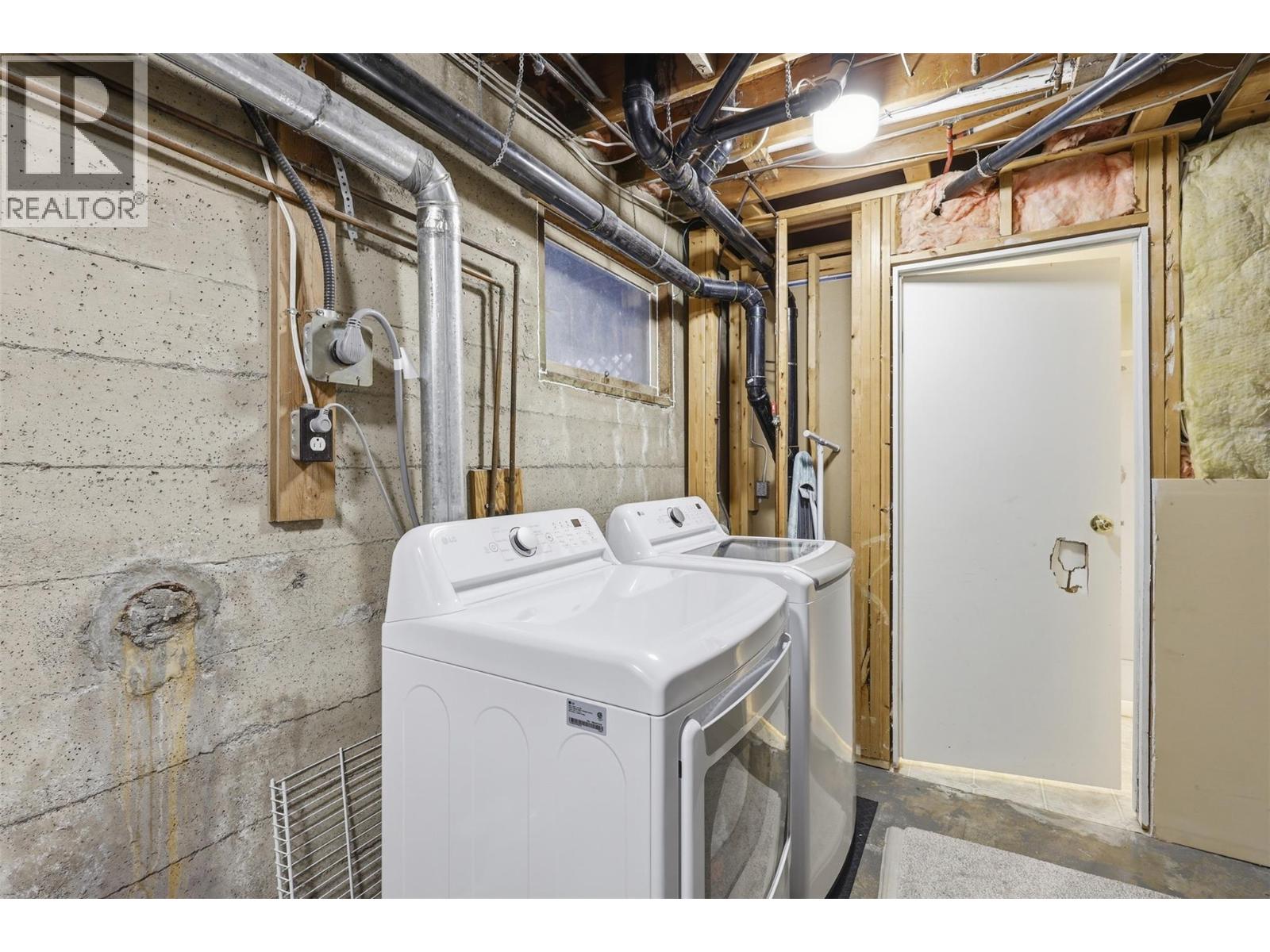 2484 YOUNG Avenue - 37