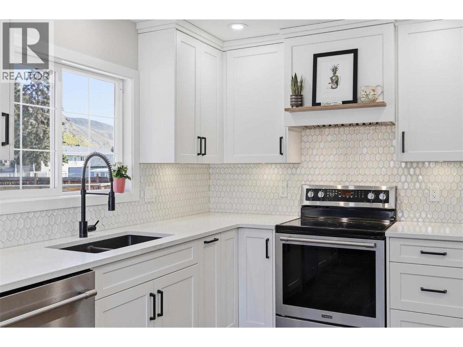 2484 YOUNG Avenue - 4