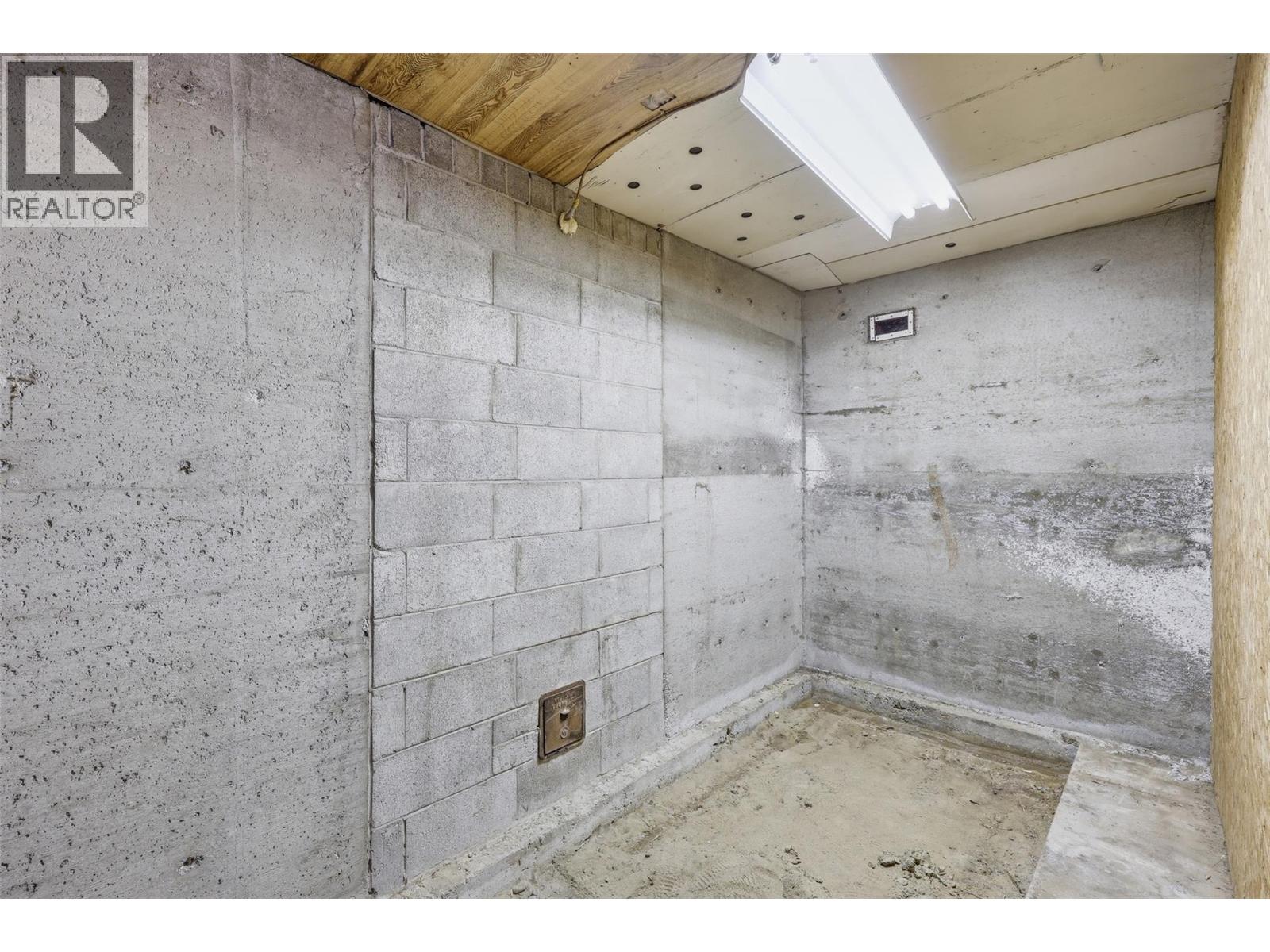 2484 YOUNG Avenue - 45