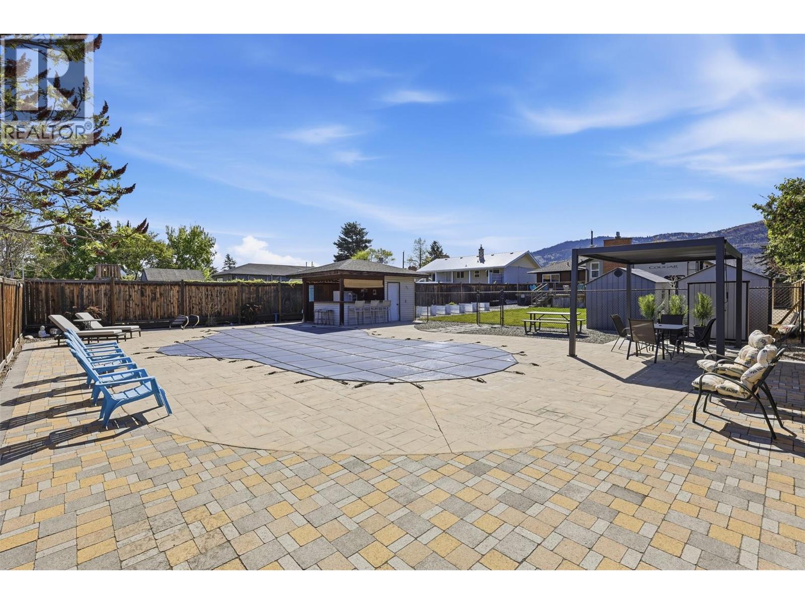 2484 YOUNG Avenue - 61