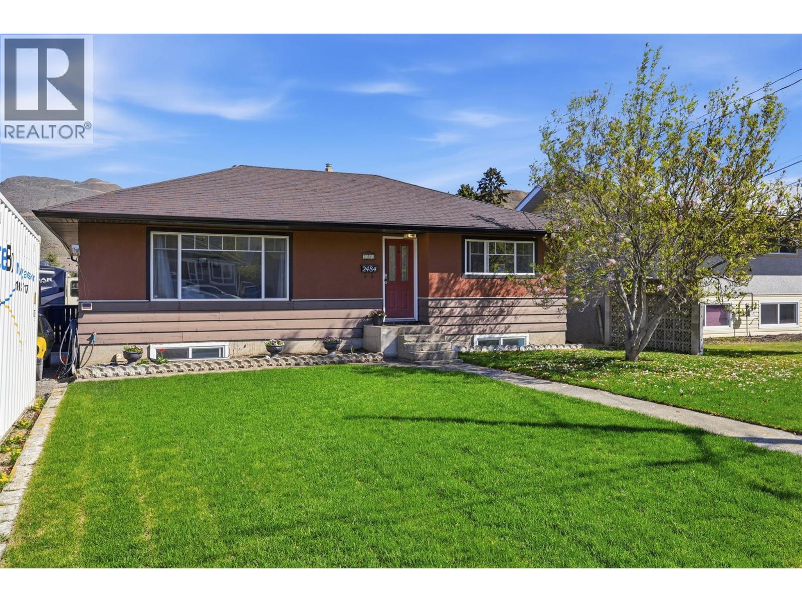 2484 YOUNG Avenue - 66