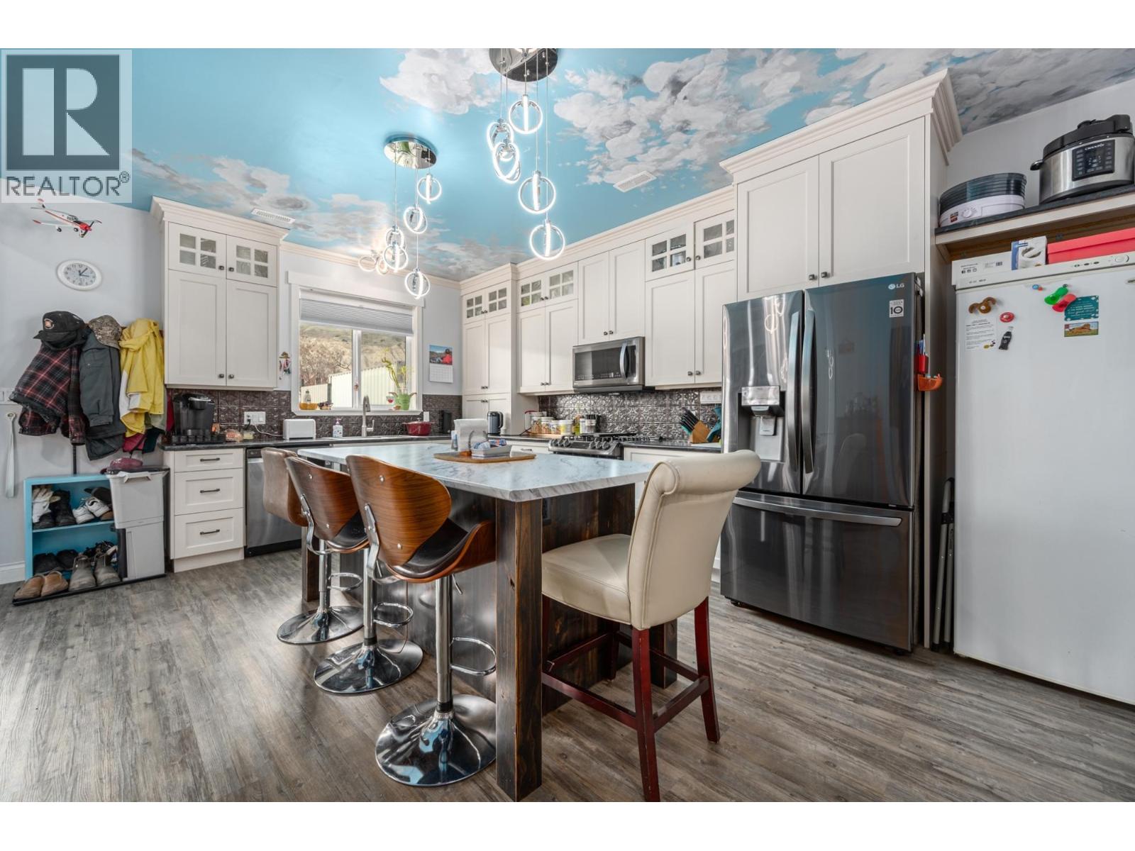 605/607 RAILWAY Avenue - 32