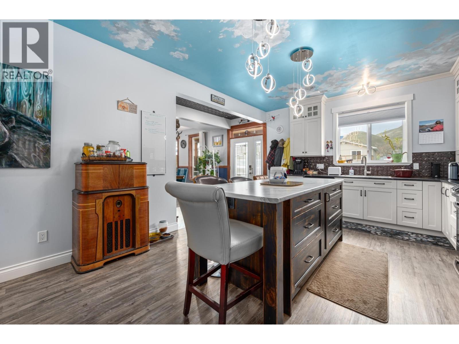 605/607 RAILWAY Avenue - 33