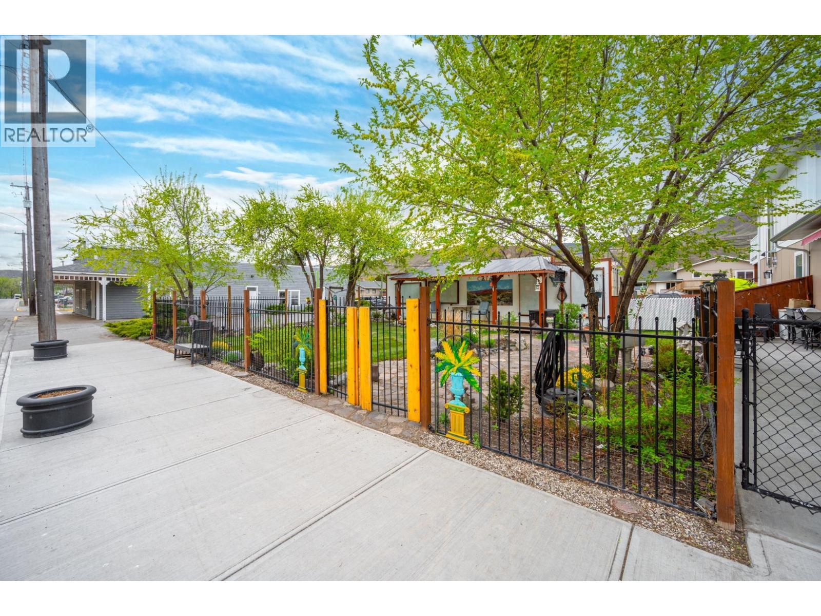 605/607 RAILWAY Avenue - 62