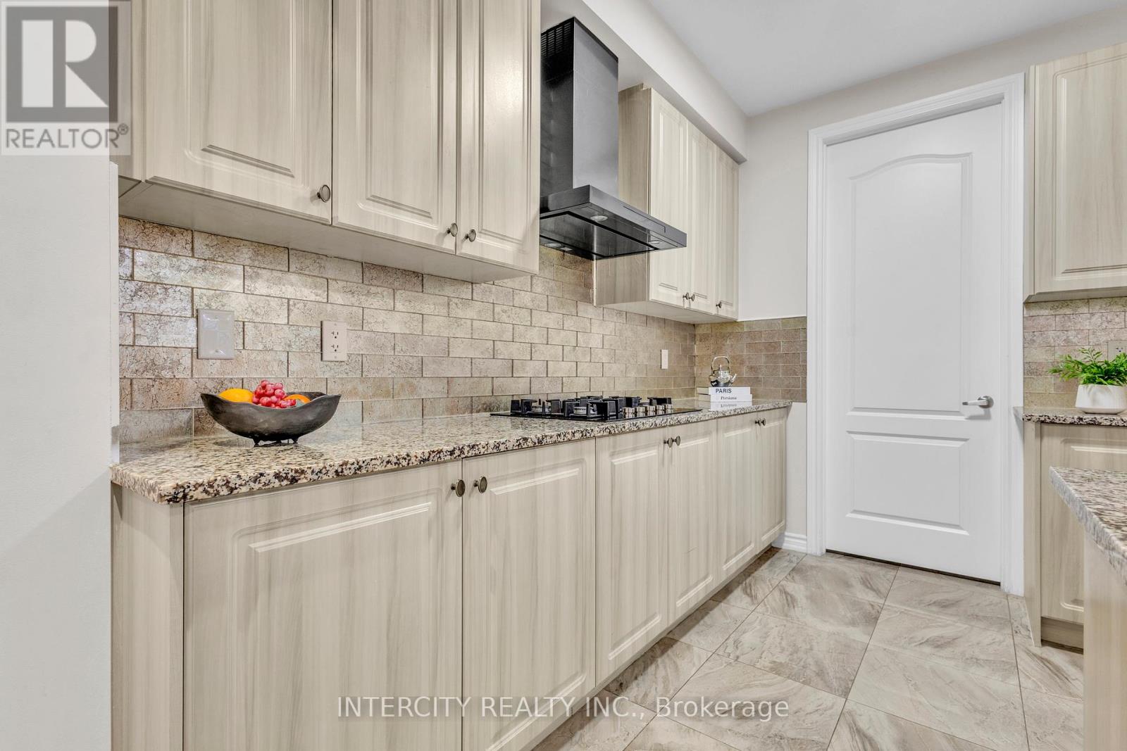 45 ROULETTE CRESCENT - 22