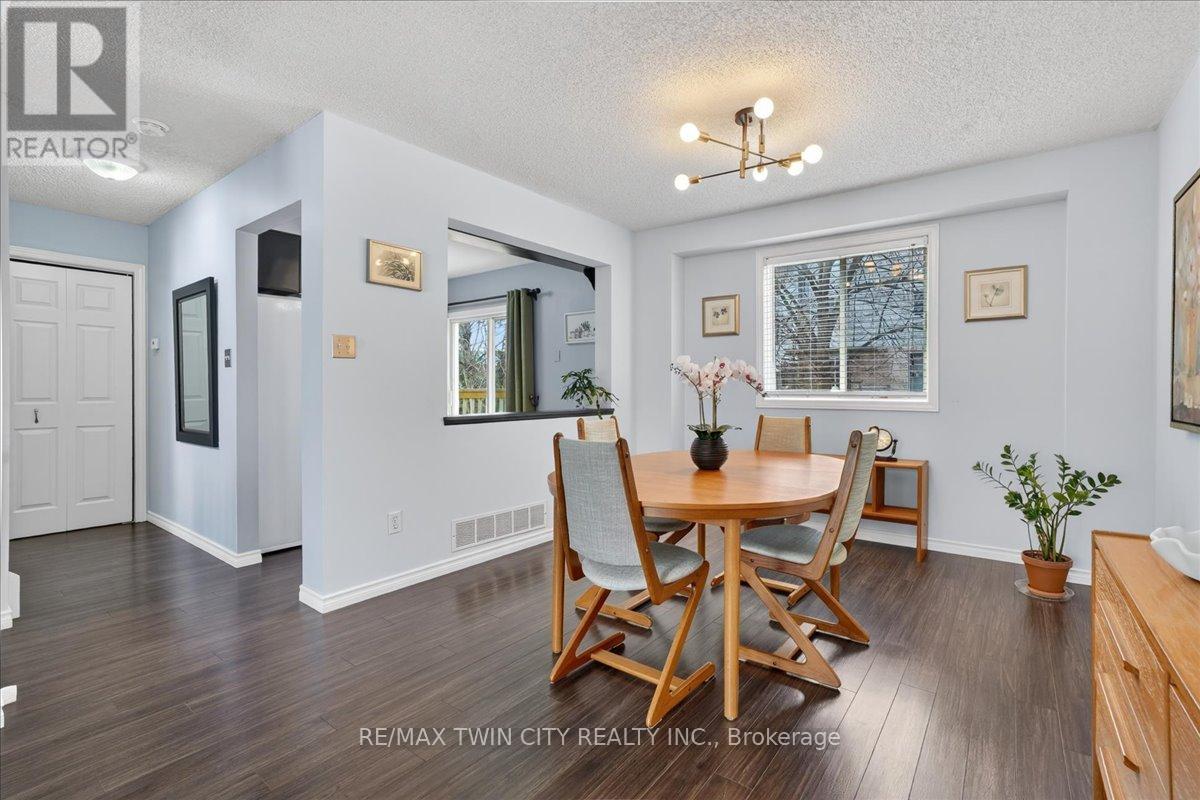 636 GRANGE CRESCENT — photo 12