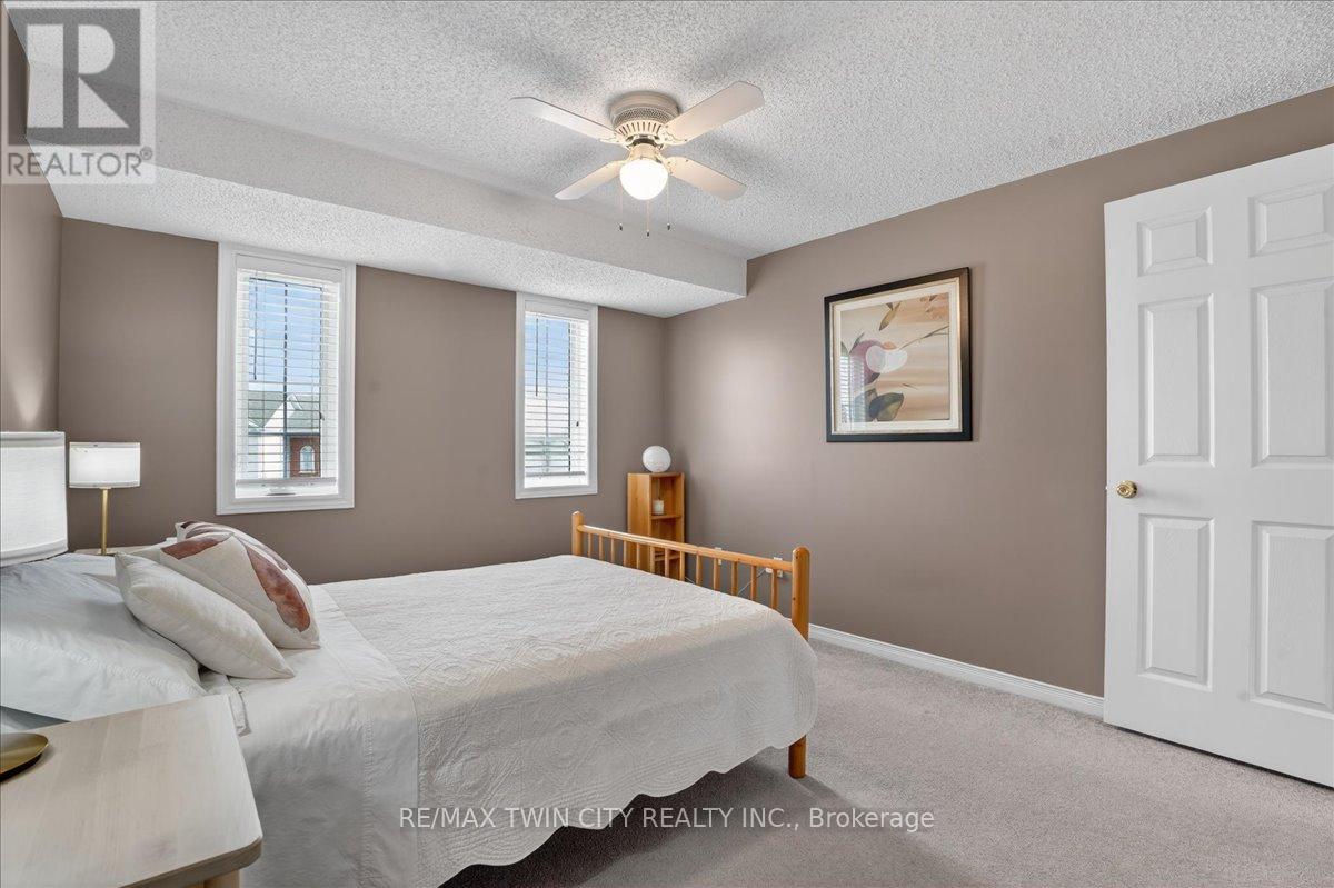 636 GRANGE CRESCENT — photo 27