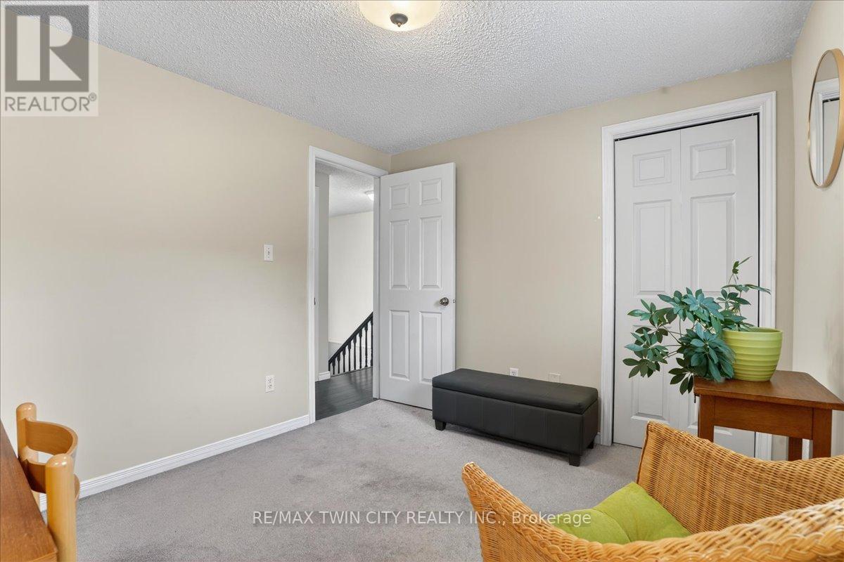 636 GRANGE CRESCENT — photo 29