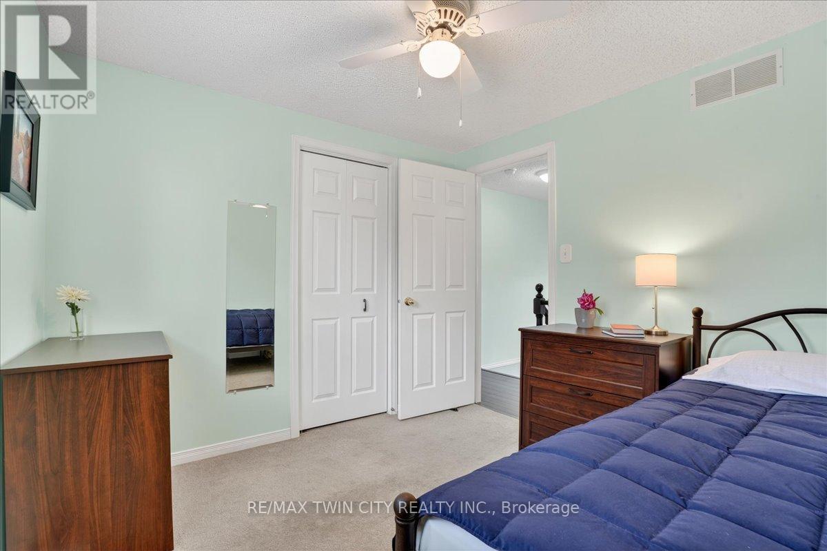 636 GRANGE CRESCENT — photo 32