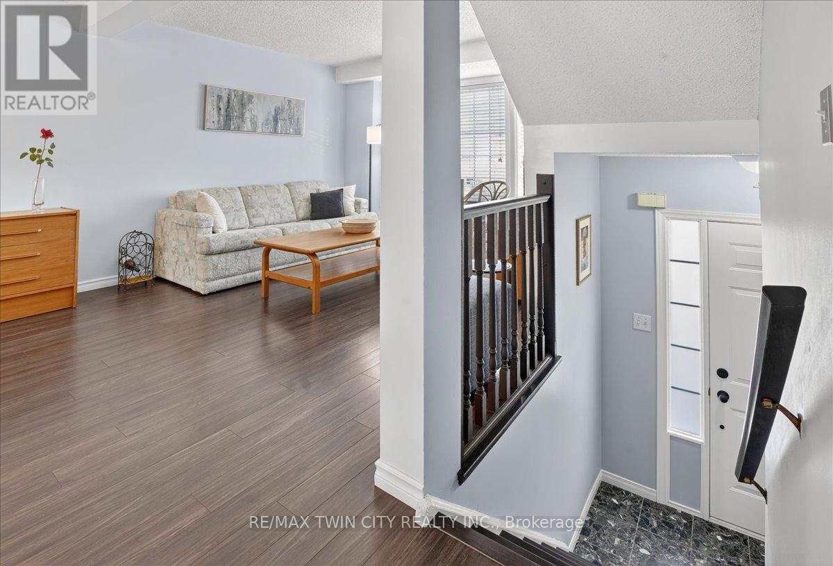 636 GRANGE CRESCENT — photo 7