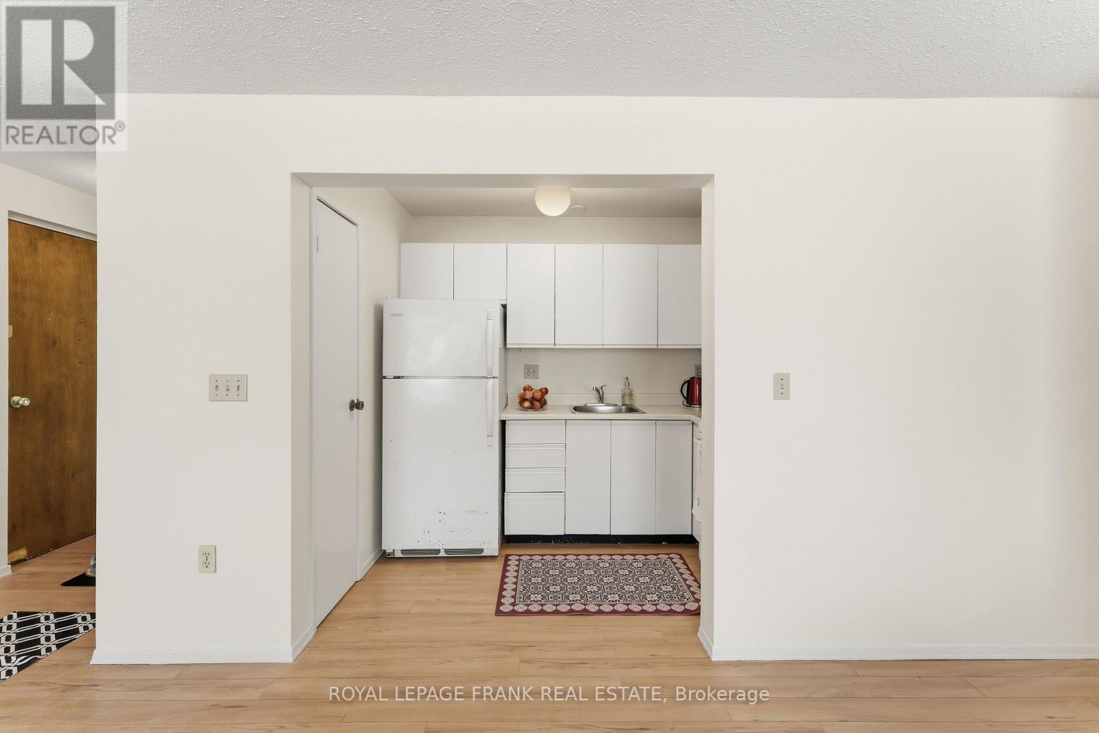 102 - 15 CLIFTON STREET — photo 9