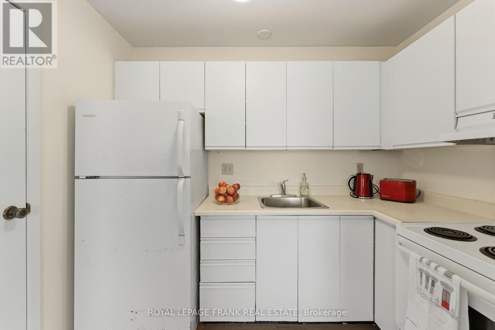 102 - 15 CLIFTON STREET — photo 8