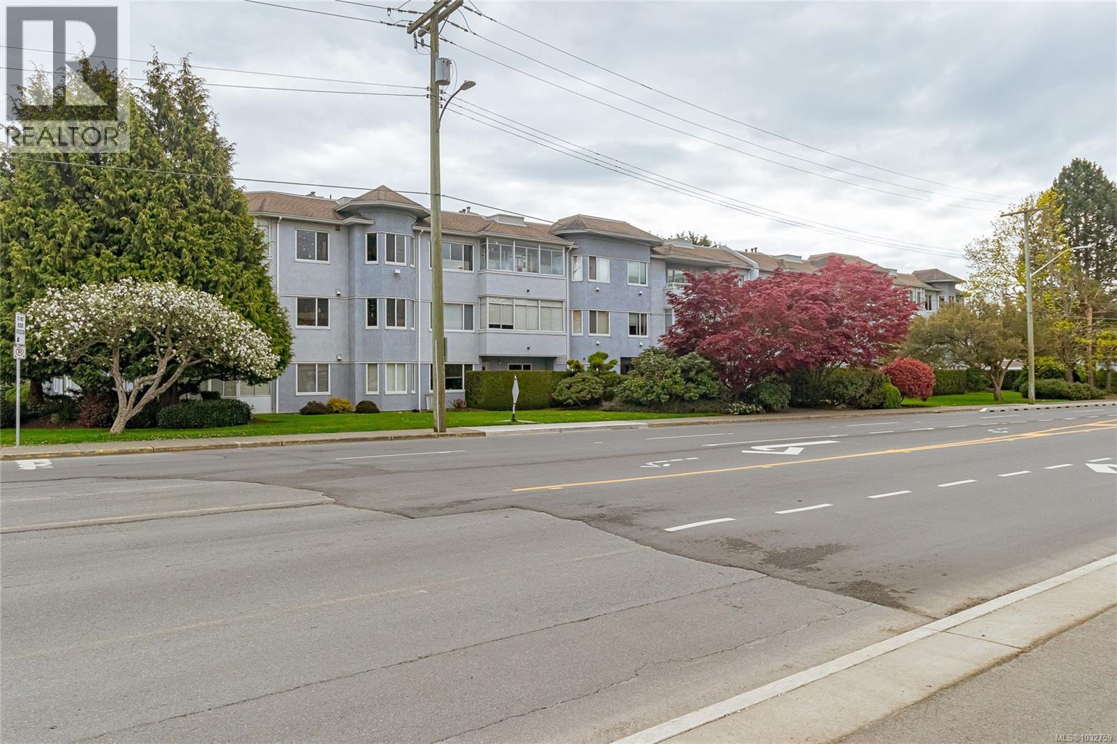 208 3931 Shelbourne Street, Saanich