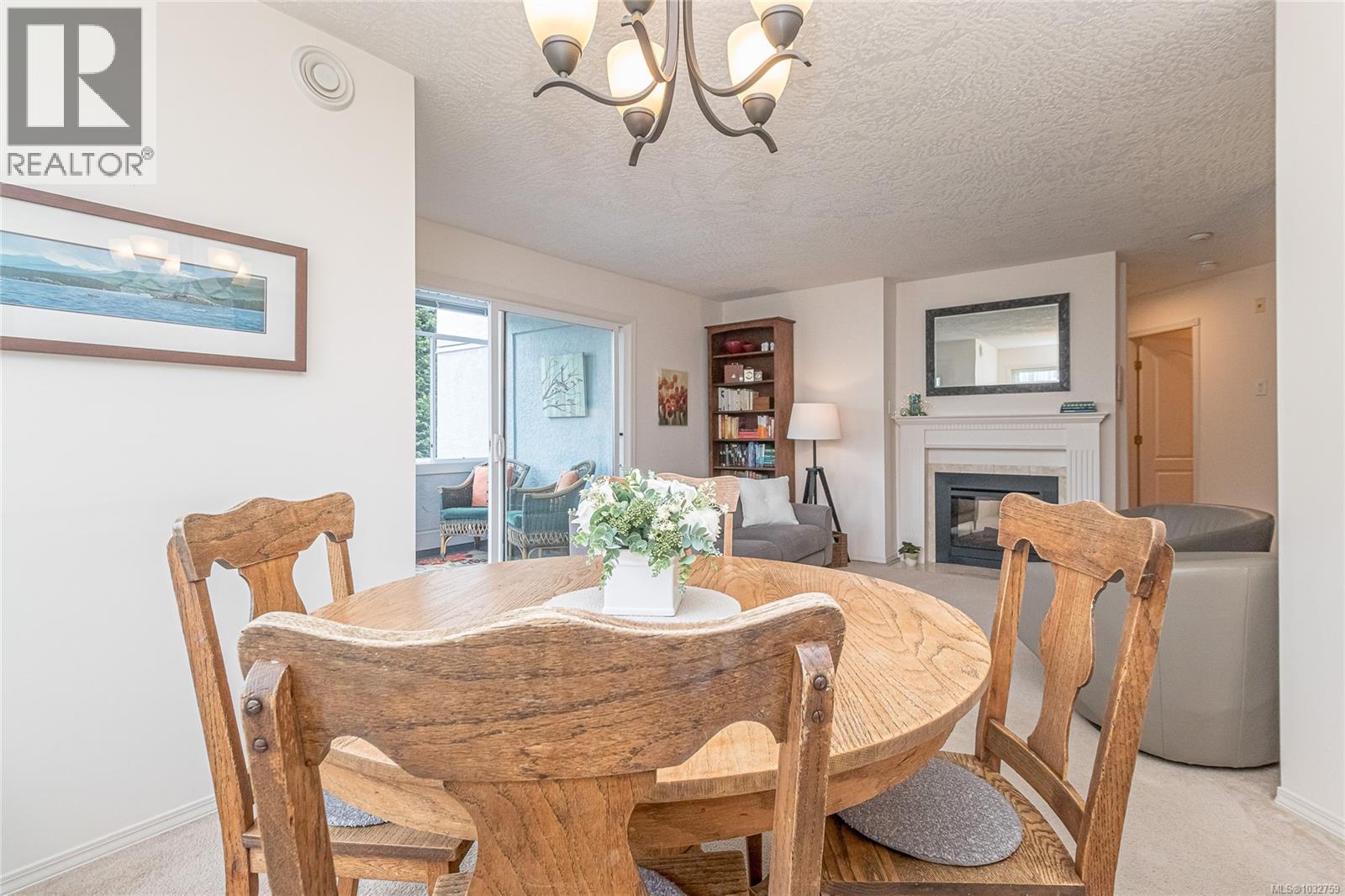 208 3931 Shelbourne Street, Saanich