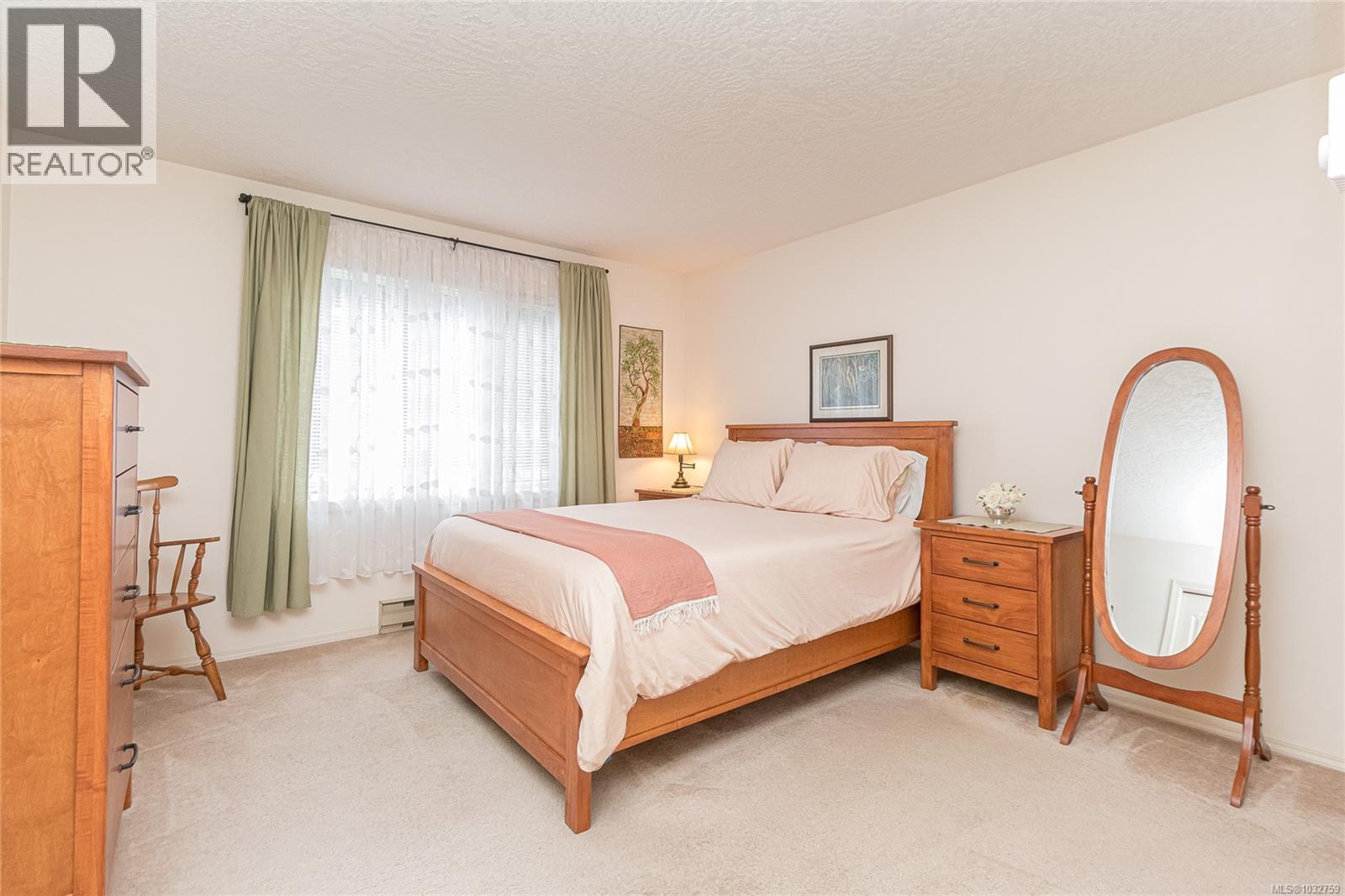 208 3931 Shelbourne Street, Saanich
