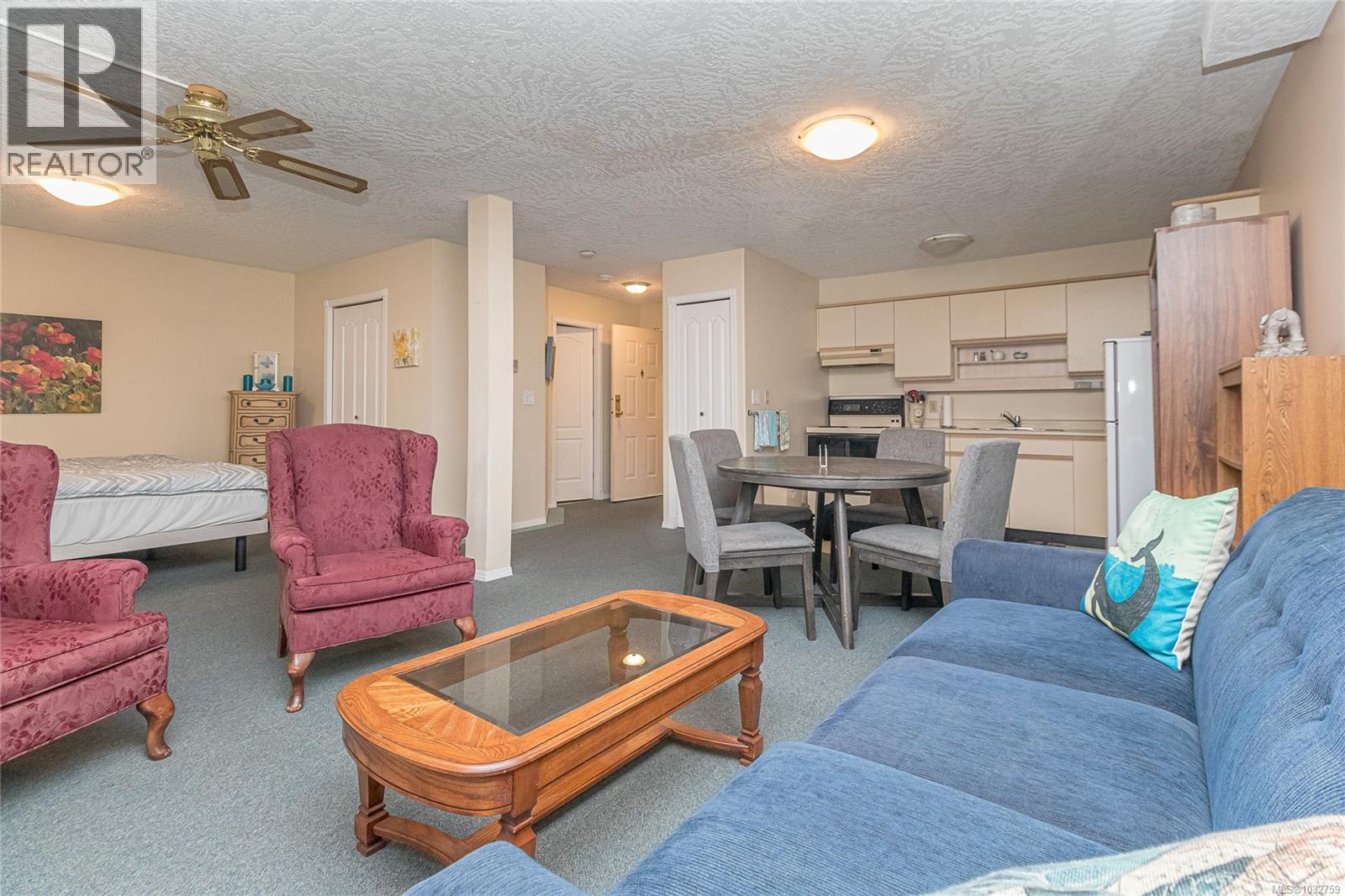 208 3931 Shelbourne Street, Saanich